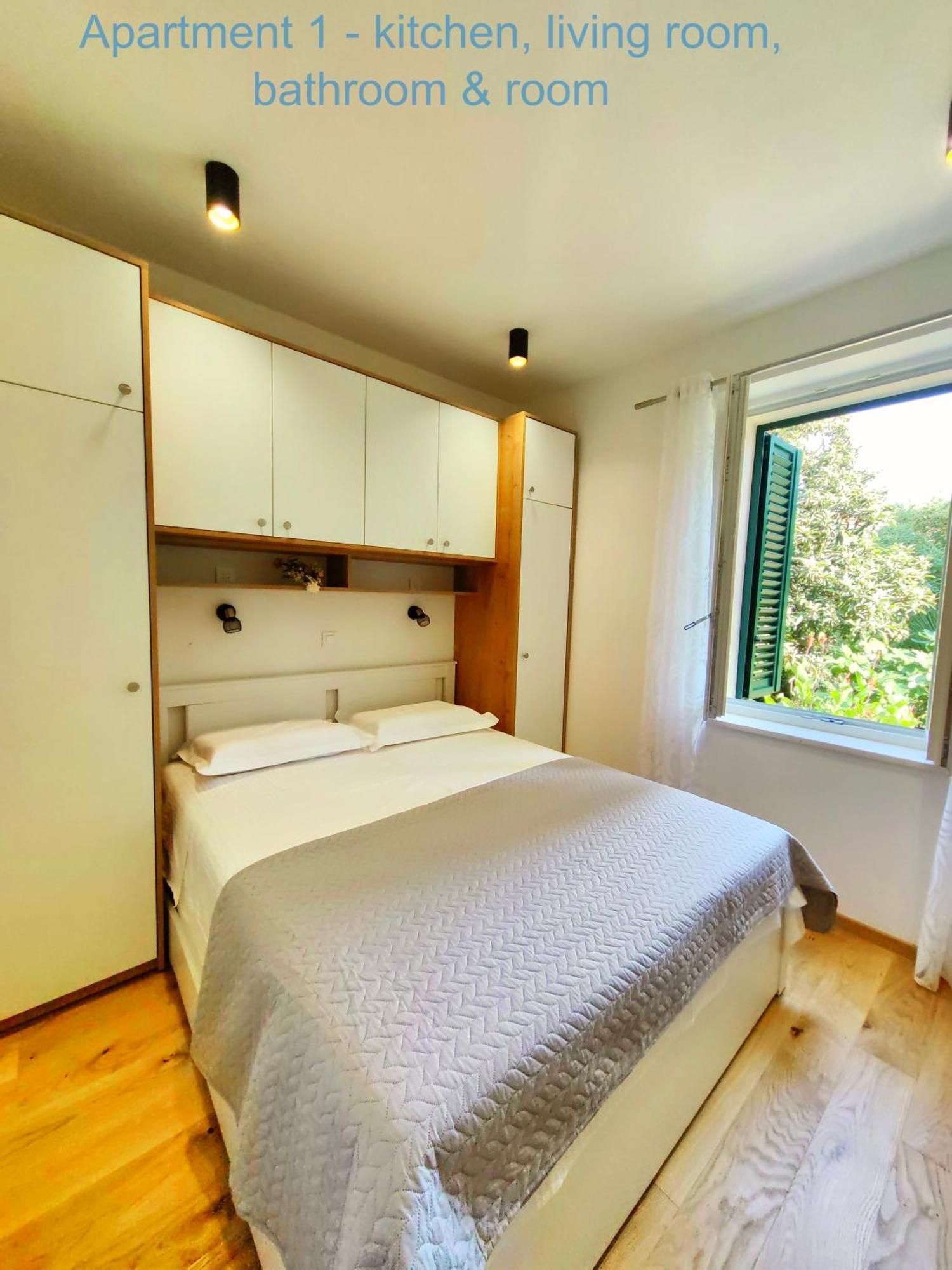 Relax And Enjoy Apartments Split Eksteriør bilde